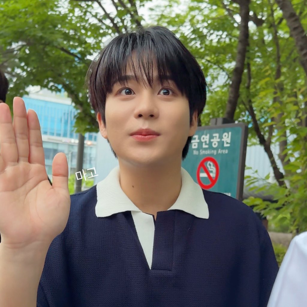 w_jjh_k's tweet photo. 이날의 종호는 내가 본 종호중에 제일 동그랗구..
말랑말랑하구..포실포실 솜사탕같구.. 
진짜진짜 아기처럼생겻음,, ꒰՞⸝⸝ʚ̴̶̷̷ · ʚ̴̶̷̷⸝⸝՞꒱ https://t.co/u3D8kFGzJu