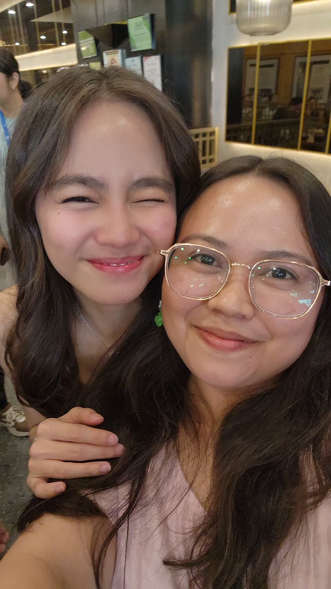 ShalyneJade's tweet photo. MAY PICTURE NA KAMI NI ASH 🥺

Never in my wildest dream, would I have thought na makikita ko siya sa personal tapos may picture together pa 😭 Pag alis niya dun pa nag sink-in sa akin lahat, iyak malala talaga 🥺❣️ https://t.co/IRYzcJvyKm