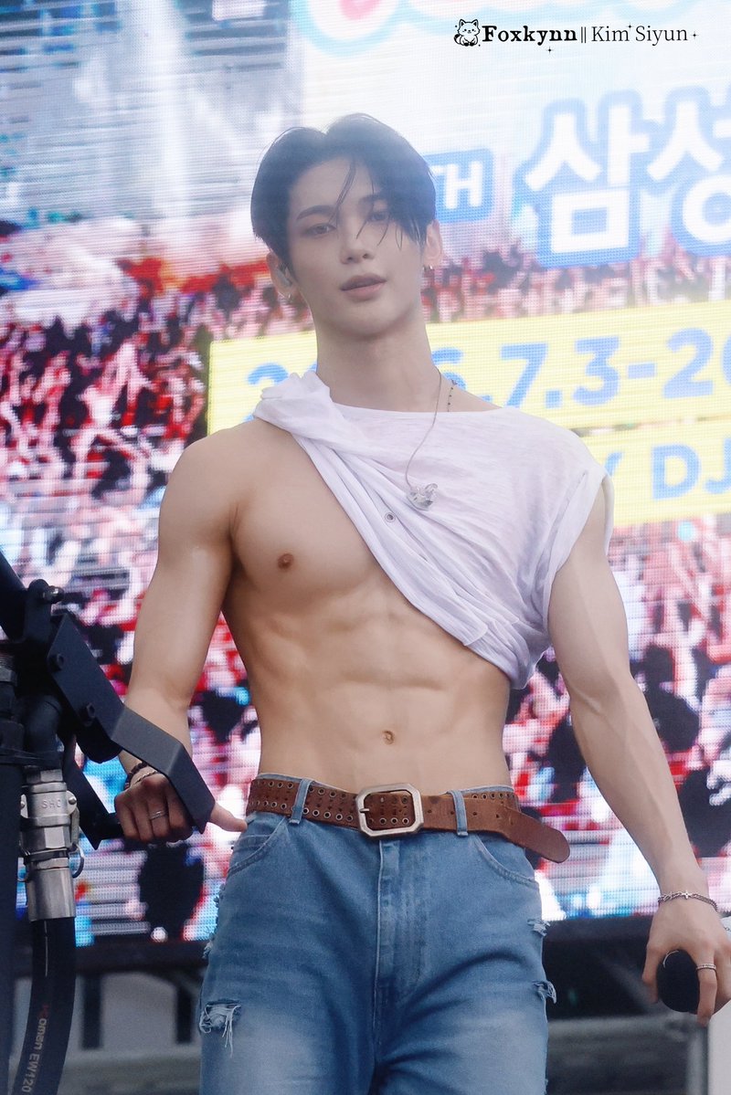 Foxkynn's tweet photo. 20260817 🤤
#NOWZ #SIYUN
#나우즈 #시윤 https://t.co/htQ9lw84Cs