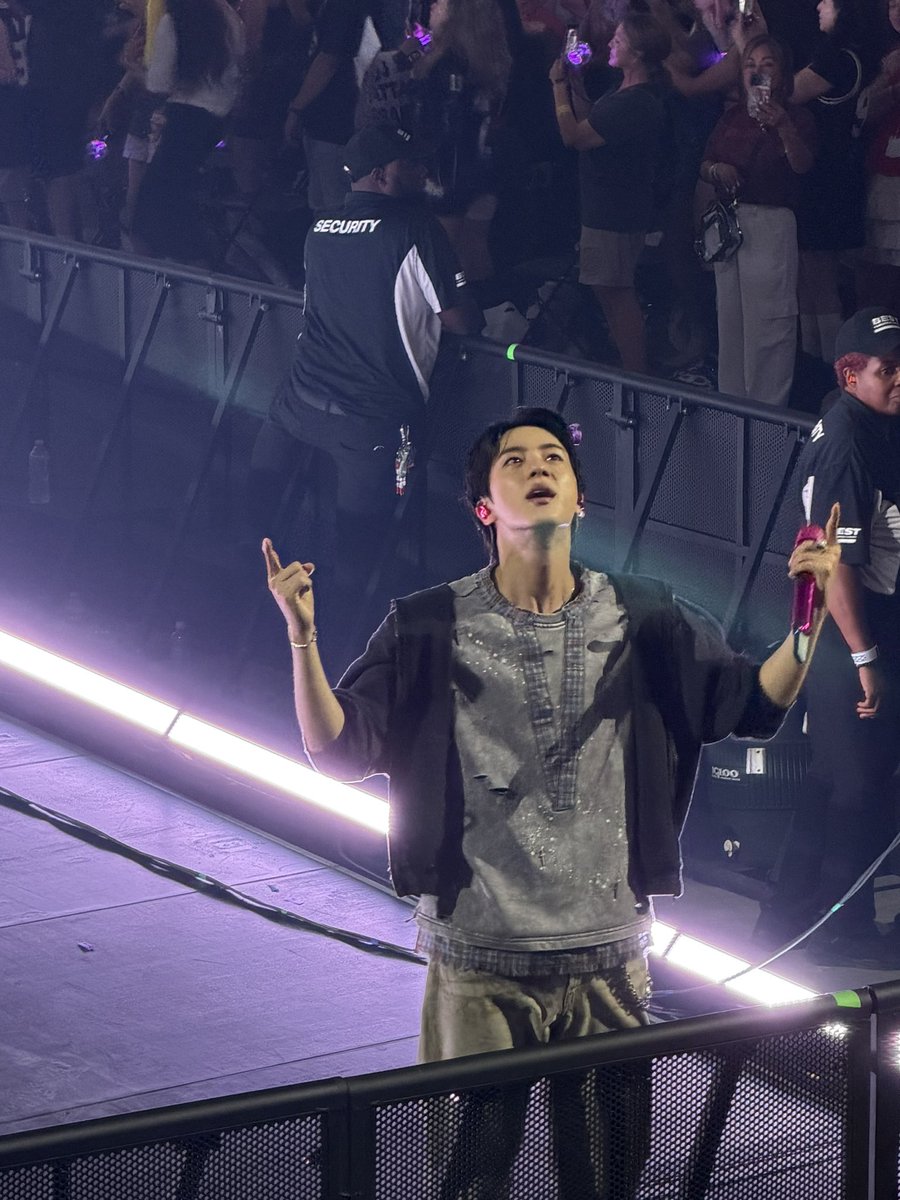 rottenlungss's tweet photo. rumors are true, Jin is in fact the most beautiful human that’s ever been created. i thought everyone was exaggerating https://t.co/inrP003QZL