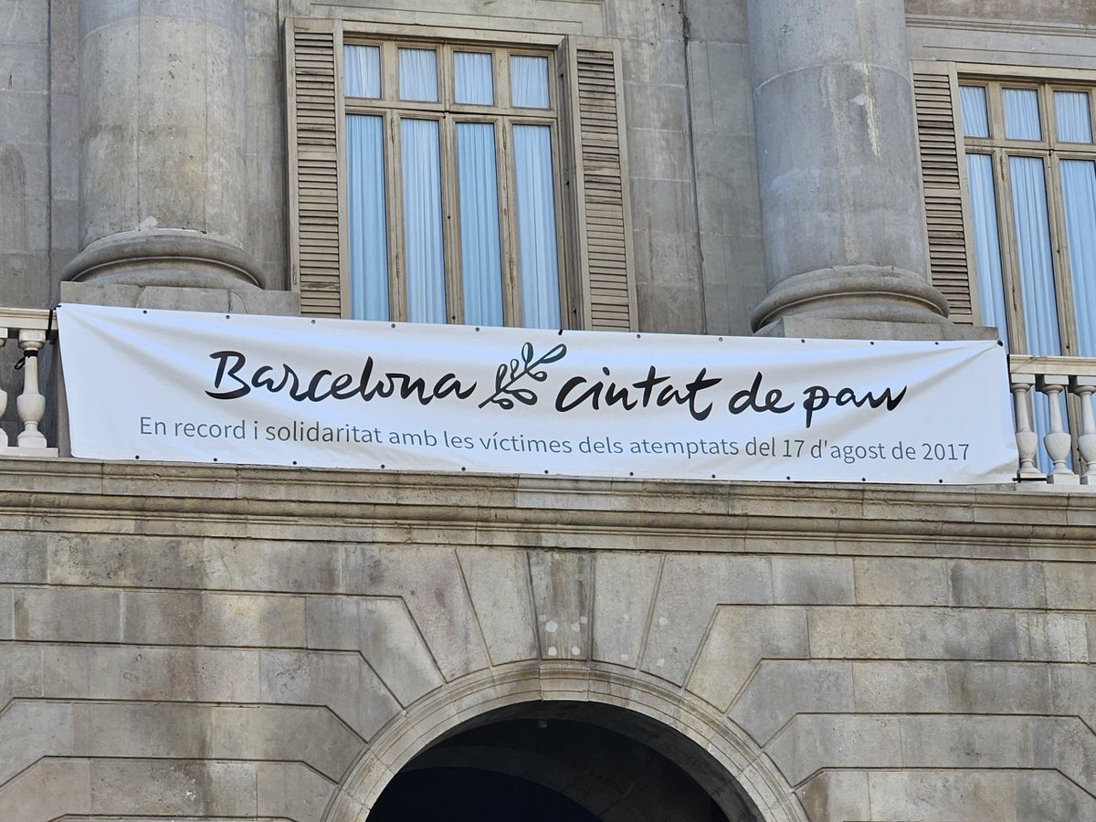 ERCbcn's tweet photo. Han passat 9 anys, però el record es manté intacte. 9 anys del dia en què l'odi i el terror ens van colpejar. I 9 anys d'una resposta de pau de tota una ciutat i un país.

Un any més, en l'acte de record de les víctimes dels atemptats de La Rambla i Cambrils del 2017. https://t.co/x9jVhONe95