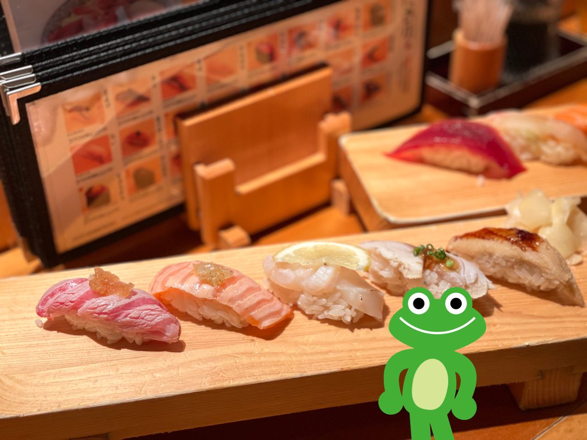 officefrogs's tweet photo. そろそろ営業終了
お盆休みいかがお過ごしでしたか？
我が家は息子が夏休みで帰って来てくれた事と、おいしいお寿司を食べに行ったことぐらいしかトピックはなくだいぶ仕事しちゃいましたが、充分楽しい夏休みでした🍉🙌

締切が迫っているので明日も頑張るぞ！
今日も一日お疲れさま
また明日です

#企業公式がお疲れ様を言い合う
#明日は夕方のご挨拶のみとなります 🙇