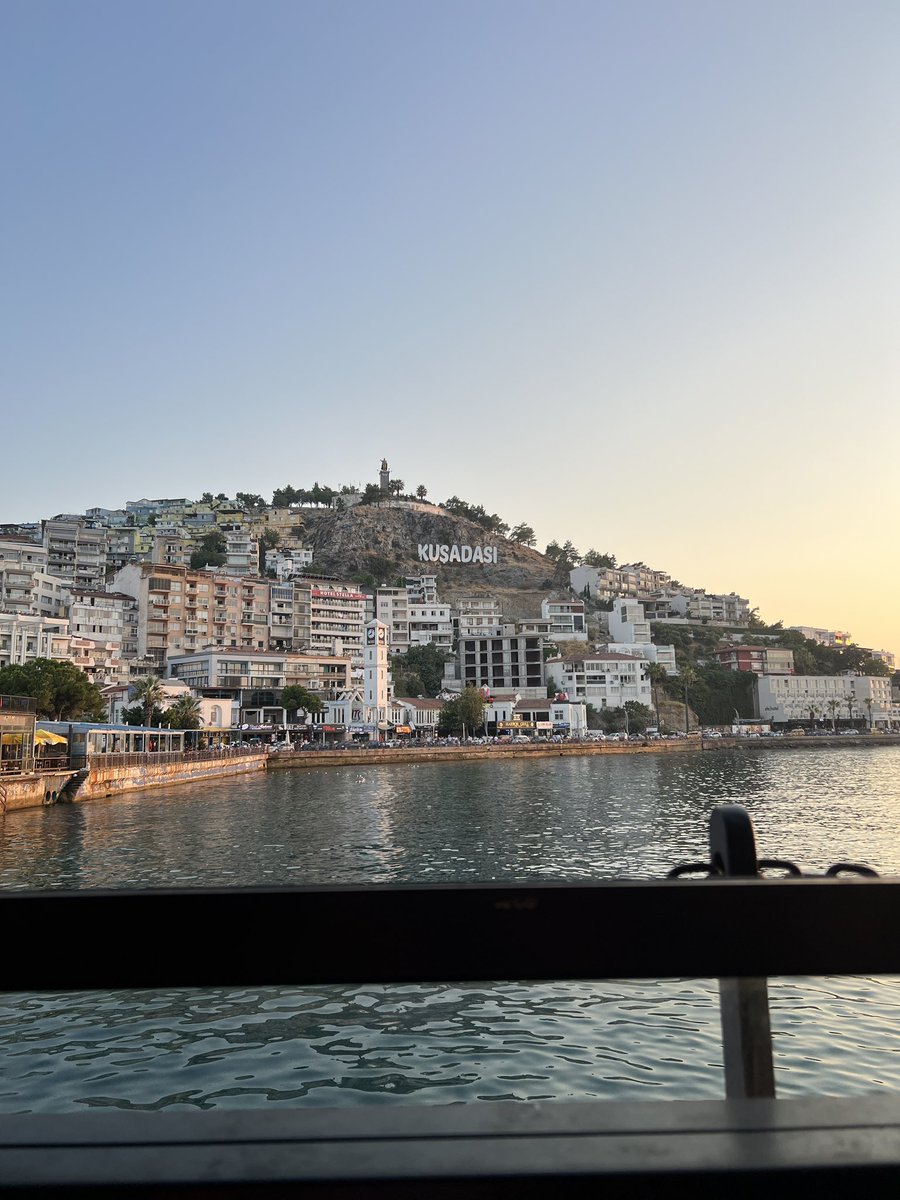 cilekktarlam's tweet photo. milletin tatil için geldigi yere yerleşmişsindir ve işte hayat 🪴Kuşadası 🤍 https://t.co/t0puVYOkfZ