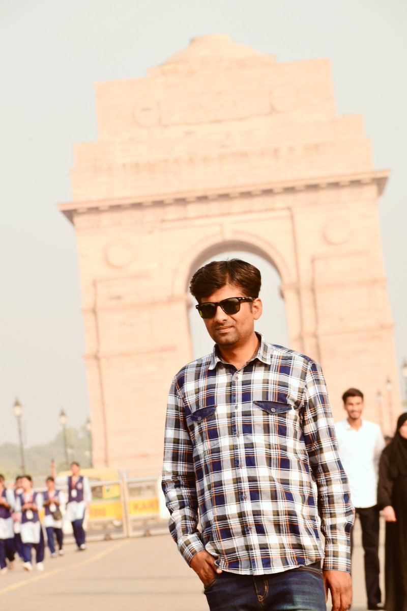 KalishBish43246's tweet photo. यात्राएं इंसान को यह सिखाती हैं कि पूरी मानवता एक है और खान-पान या जाति के भेद इंसानी दिमाग की उपज हैं।
#delhi #indiagate #travelling https://t.co/bNwLHNd76g