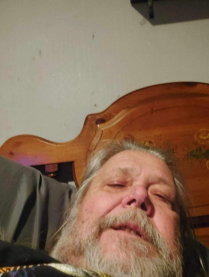 dsolor_david's tweet photo. Hello, can we chat on Zangi? https://t.co/rcb52oO1Ah