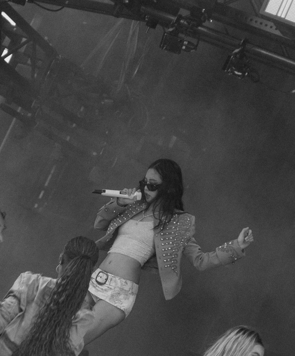 JennieDCGallery's tweet photo. 260817 #JENNIE IG Update

Thank you guys for all the love and energy you’ve shared with me at every festival over these past three months. It’s hard to put into words how much I’ve experienced, learned, and grown along the way.

Looking back, there were so many unexpected moments, so many highs and lows, and I’ve realized that’s just part of life. Not everything is going to be perfect, and maybe it’s not supposed to be. I’m learning to appreciate every part of the journey for what it was, even the harder moments, because they taught me so much and helped me grow. I hope we can look back on all of it with love and carry the good, the lessons, and the memories with us into whatever comes next.

And none of these moments would have been possible without the incredible people who brought every stage to life with me. To my crew, staff, band, dancers, directors, and everyone behind the scenes, thank you for your endless hard work, passion, and for giving your all to every single show. I’m so grateful to have shared this journey with all of you.

I’m leaving this chapter with so much love, gratitude, and inspiration, and so many memories I’ll keep close to my heart.

Thank you for being part of this journey with me.

Until the next 🪽