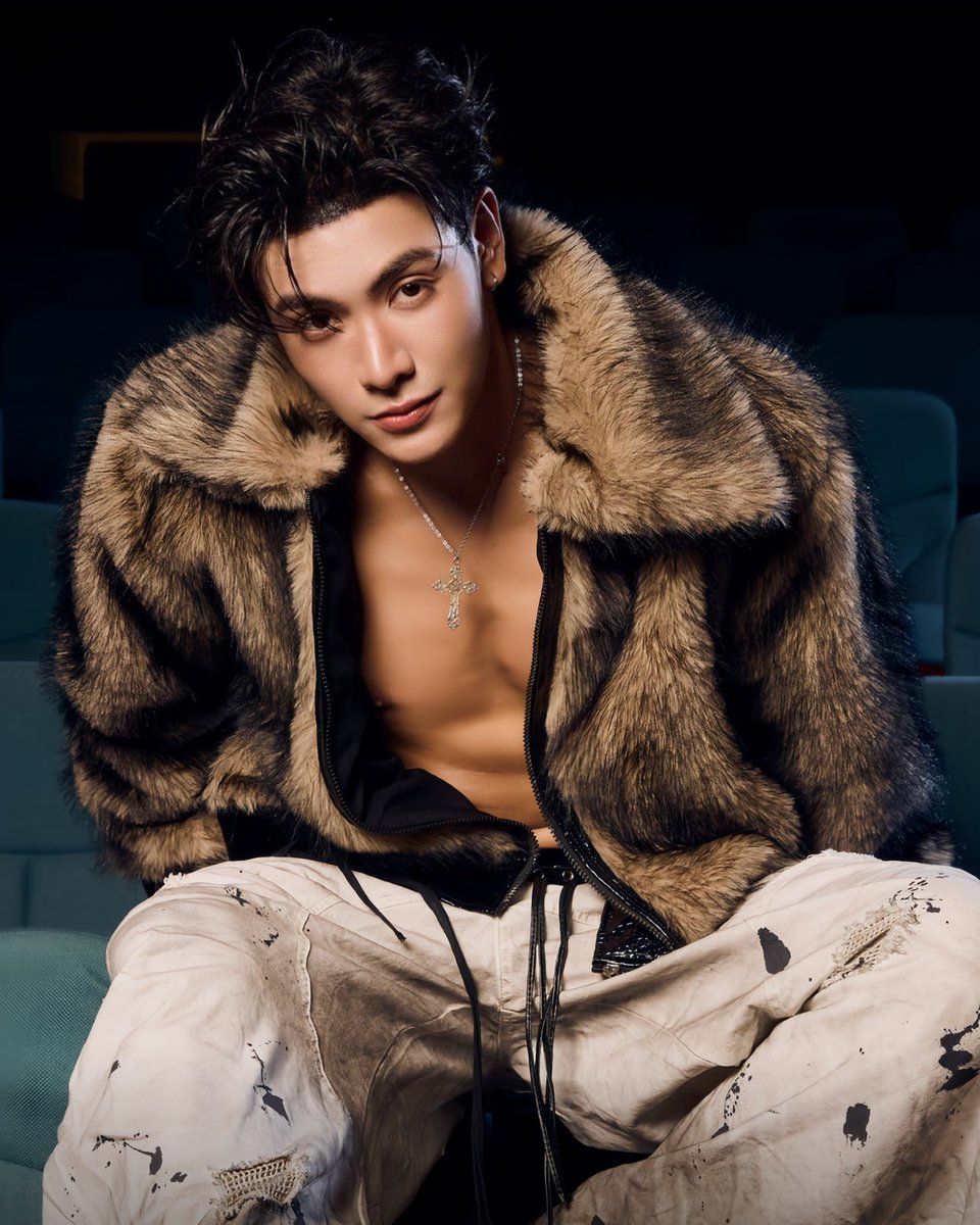 everybitofjoong's tweet photo. HE LOOKS LIKE THE MOST DOMINANT CLAN LEADER EVER, SO POWERFUL AND INTOXICATING THAT EVERYONE WOULD JUST DROP TO THEIR KNEES AND BOW😭🔥🙇🏻‍♀️ @ChenRcj 

#WishJASPER
#JASPER
#RISERMUSIC 
#จุงอาเชน #JoongArchen https://t.co/2ZUW5UpEnG