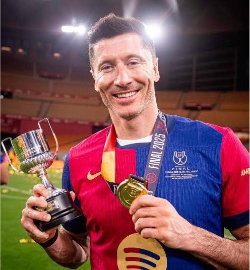 irosisng's tweet photo. 🗣️ “If I could replay my entire career, I would spend every single year of it at FC Barcelona - Robert Lewandowski. 🔵🔴

#barcelona #Barça #football https://t.co/FhOVGoNalL