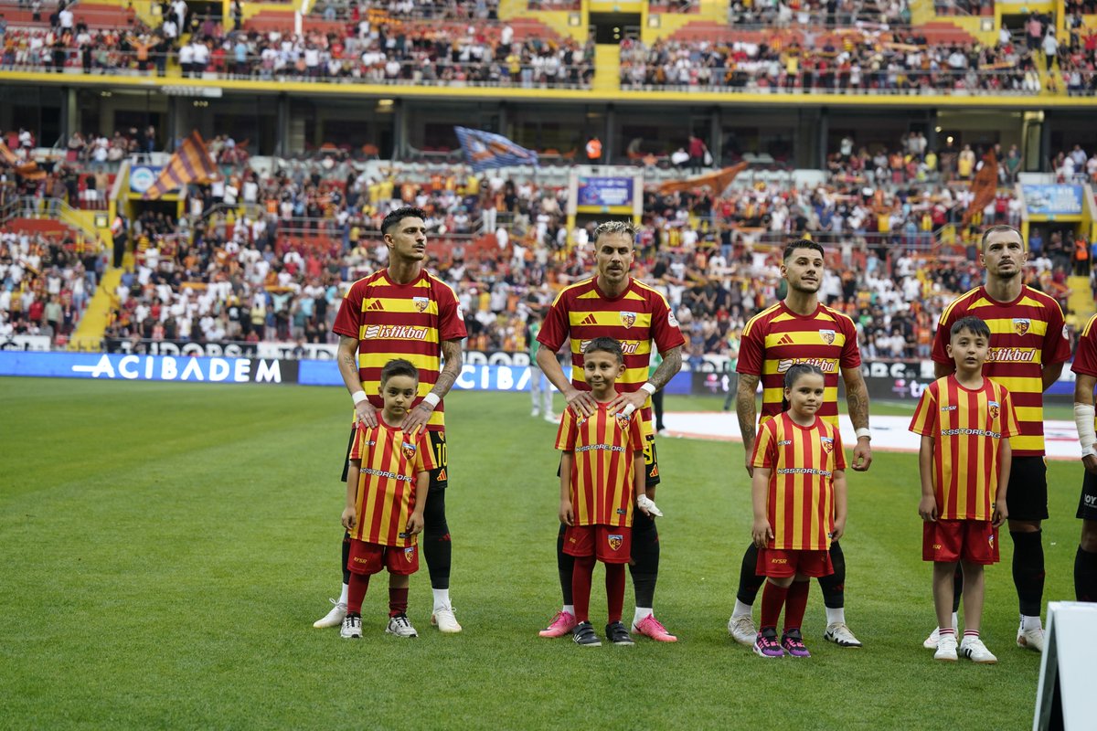 mtevfikkurtuncu's tweet photo. Hayırlı haftalar Şanlı Kayserispor taraftarı. 💛❤️@KayserisporFK https://t.co/3hs0sH96r1