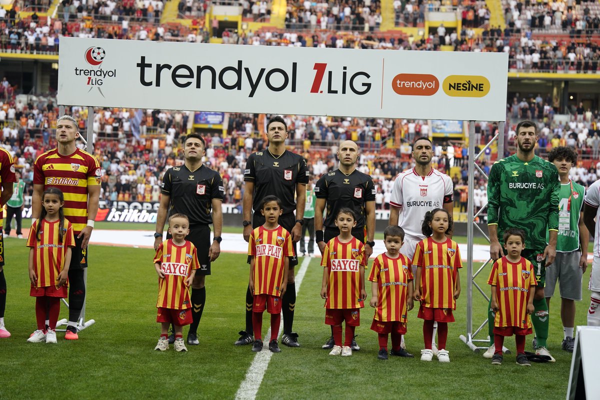 mtevfikkurtuncu's tweet photo. Hayırlı haftalar Şanlı Kayserispor taraftarı. 💛❤️@KayserisporFK https://t.co/3hs0sH96r1