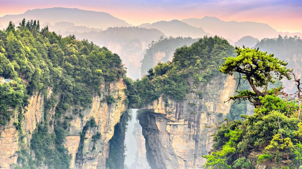 KreenMetiss's tweet photo. Just finished a sunrise hike at Zhangjiajie’s mountain trails—worth every early morning step! https://t.co/KC7TpHrnQg