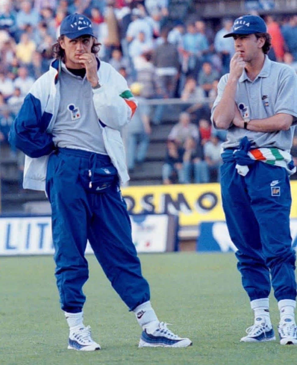 IanSZNian's tweet photo. I can see Paolo Maldini guess the second player in the Image 

Level: Real Hard https://t.co/ErhGx4nNqE
