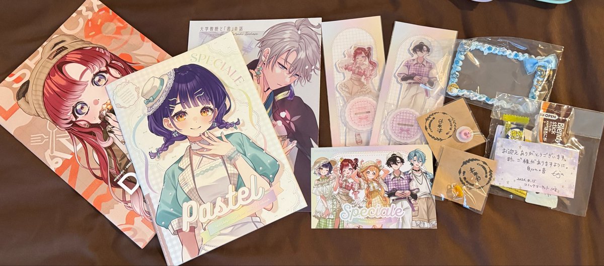 oliluvs_'s tweet photo. small comike haul!! i had a lot of fun exploring ☺️ https://t.co/XzUXotfSeT