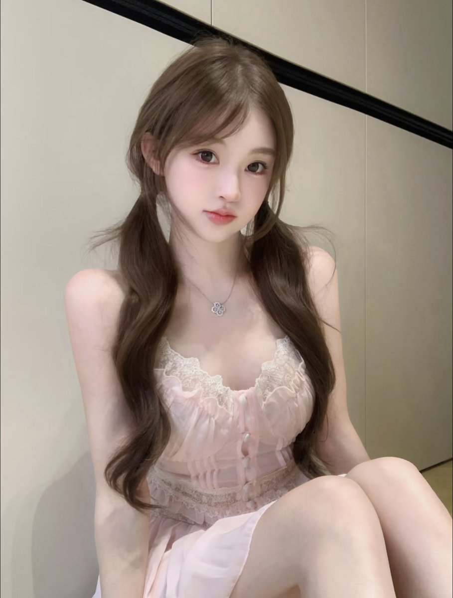 AmandaAlves_L's tweet photo. 刚才听见首老歌，词里写的像在说你和我。#上海 #反差 #萝莉 https://t.co/mjjGDrKhdK