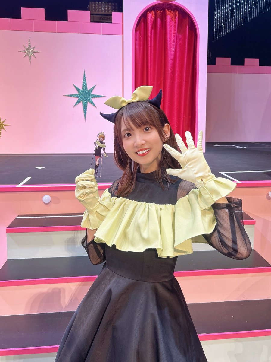 rumirumi_81pro's tweet photo. ライブパートは第3期のB小町新曲「Bのリベンジ」の衣装を作って頂きました👗
少しアレンジありつつほぼ完全再現！
毎回ありがとうございます❤️🤍💛
3人で新曲をバッチリ歌って踊れたのもとても嬉しかったです！
そして知葉ちゃんとイベントでは初共演🩷お疲れ様でした！
#推しの子 #苺プロファン感謝祭 https://t.co/tzq0IgdMRc