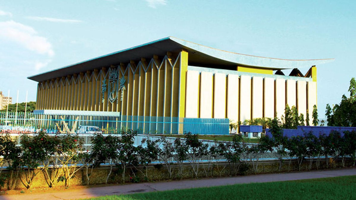 RFIAfrique's tweet photo. Les lieux de pouvoir: le palais présidentiel à Abidjan, un lieu chargé d’histoire https://t.co/GgvFRSFxEo https://t.co/GhjPpAzHuH