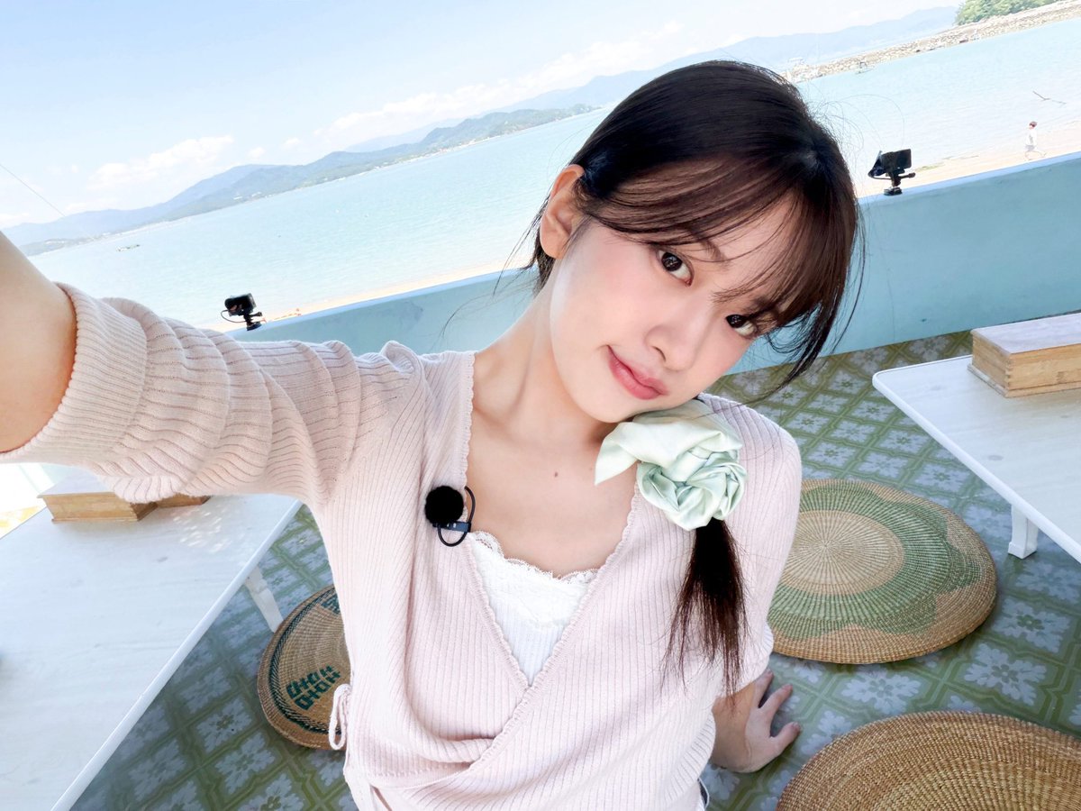 ivepics_'s tweet photo. Korean media update with #ANYUJIN for Space Rice Cake shop show https://t.co/0vMhkgMfa4