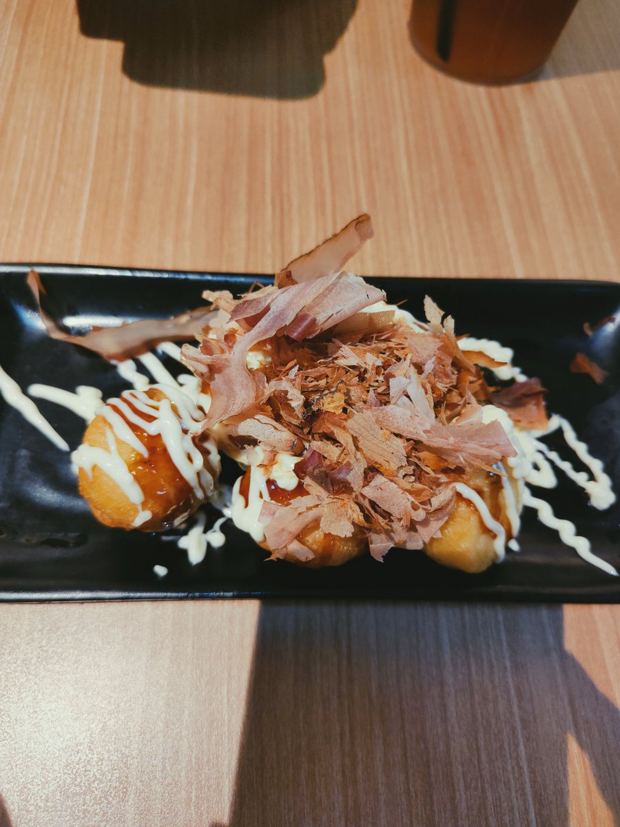 millomillow's tweet photo. Akhirnya nyobain Yakigyu Nikudon, tadi dateng sekitar jam 12 siang belum terlalu rame jadi gausah waiting list. Pas mau mesen dijelasin detail menunya apa aja, terus tertarik pesen yakigyu truffle sama takoyakinya. Bakalan balik lagi si ini, rate 8/10 😍👌

📍Galaxy, Bekasi https://t.co/GTvrDqi0Lj