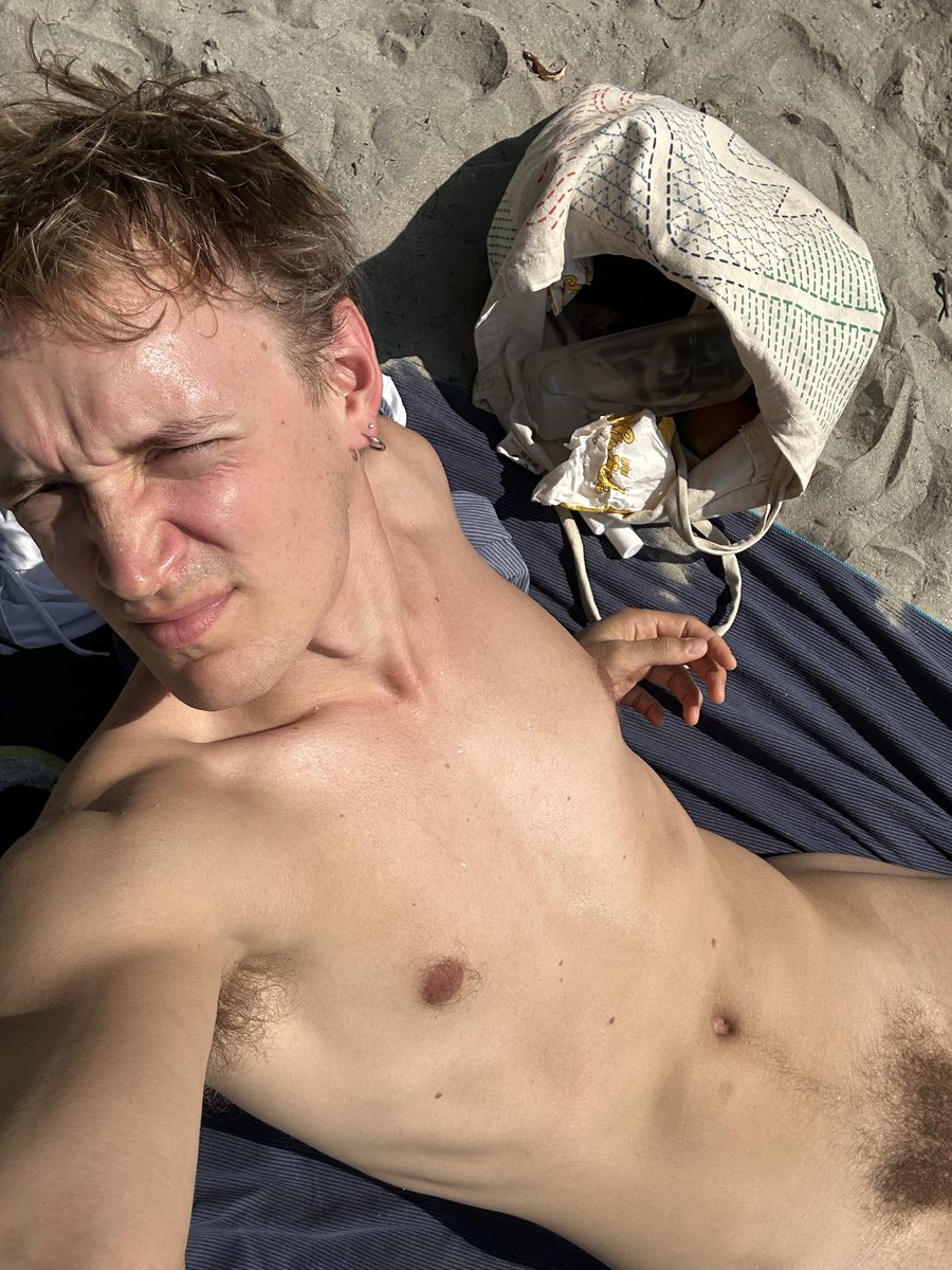 IavaIampe's tweet photo. went to the beach, who wants to join ? https://t.co/RFib1zpzmD