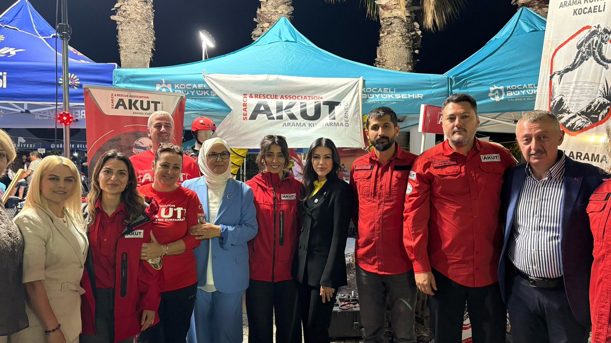 AyanNilhan's tweet photo. 27 yıl geçti..

17 Ağustos 1999 Marmara Depremi’nde kaybettiğimiz vatandaşlarımız dualarımızdaydı..

Vatandaşlarımız için; şehirlerimizi güvenli yapılarla, kentsel dönüşümle ve güçlü afet hazırlığıyla geleceğe taşıyoruz.

Unutmadık. Unutmayacağız.

Rabbim ülkemizi ve milletimizi her türlü afetten muhafaza eylesin.

Mekânları cennet olsun.