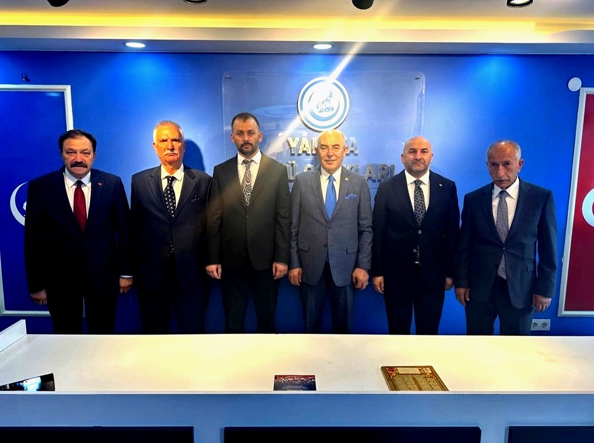 KarakayaMevlut's tweet photo. #YalovaMHP 
#YalovaÜlküOcakları

İl Başkanımız Mustafa Deviren ve teşkilat mensuplarımızla birlikte Ülkü Ocakları Yalova İl Başkanlığımızı ziyaret ettik.

Ocak Başkanımız Soner Şahin’e ve kıymetli Ocak mensuplarımıza gönülden teşekkür ediyorum.

Ülkü Ocakları; aklın irfanla, ahlâkın imanla, adanmışlığın fedakârlıkla yoğrulduğu; millet ve vatan sevgisinin gönüllerde istikamet bulduğu kutlu bir mekteptir.

Bu kutlu çatının altında yetişen her genç, Türk milletinin yarınlarına uzanan sağlam bir köprüdür.

#ÜlküOcakları
