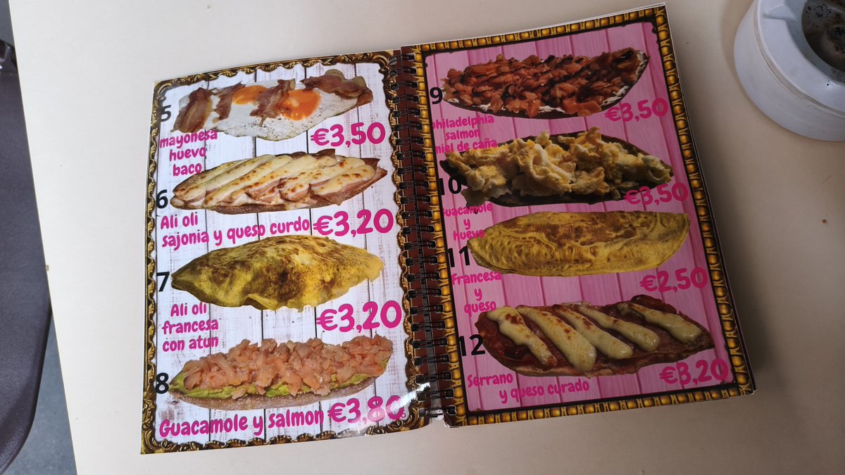 LuisFBonilla's tweet photo. Prefiero mil veces esto antes que una carta cutre hecha con IA. 
Esto transmite cariño, honestidad y orgullo por tus propios productos.

Honor. La Guacha (Almería). https://t.co/yn5GoglUrB