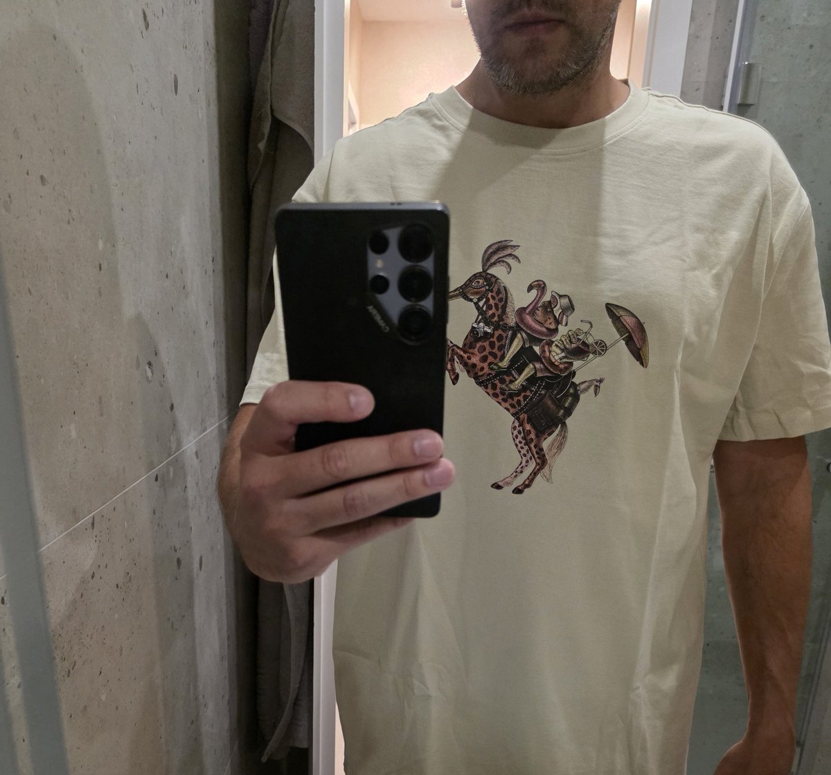Yan___BAh's tweet photo. I just received my tee from @DKashtalyan for holding @thebeaksart 

Top quality. Amazing looks.

P.S. thank you also for the great postcard.

Beaks on top.

🦩🦩🦩🦩 https://t.co/ggPuHQQD9y