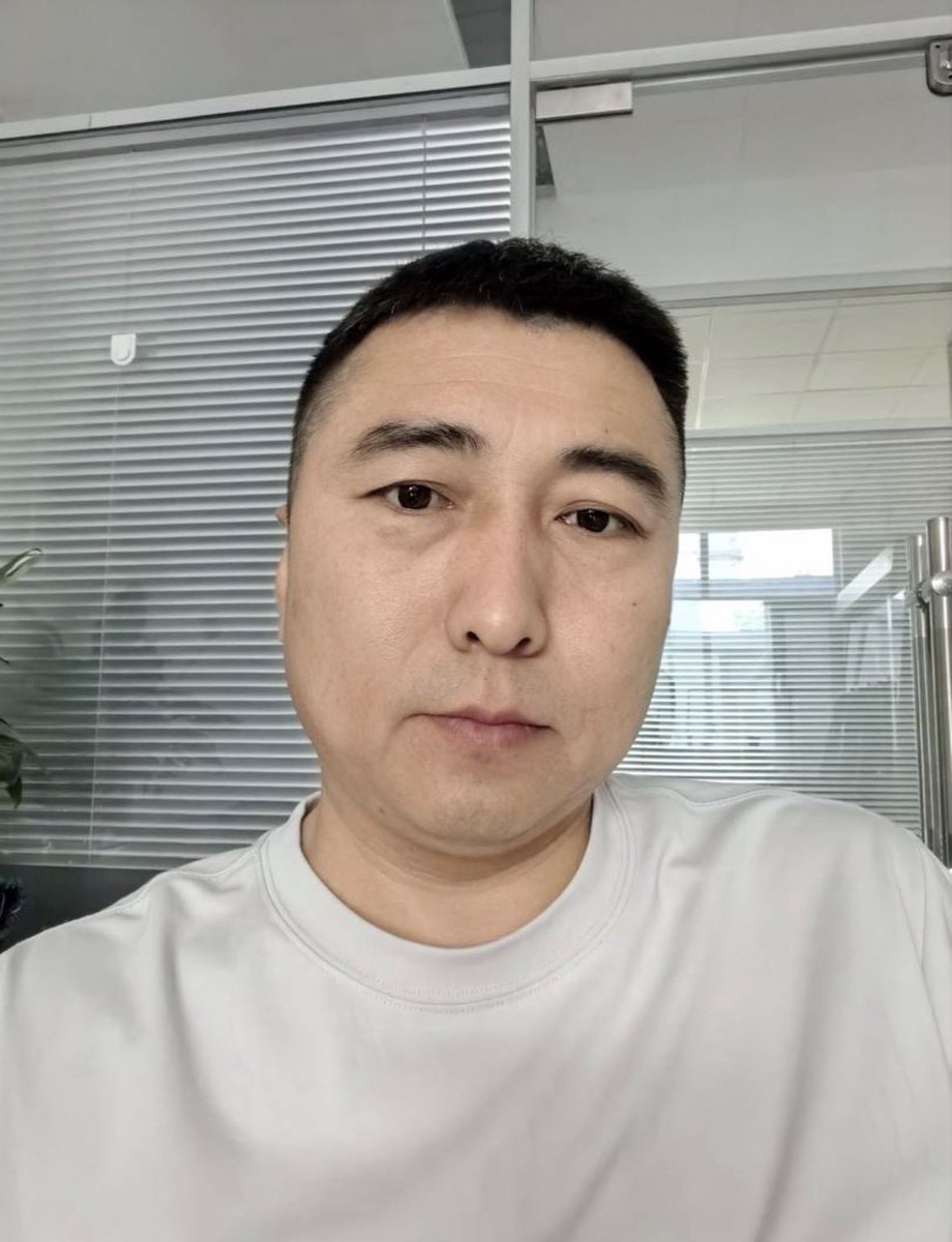 Heheqp7's tweet photo. 发两款大叔吧 帅大叔 还有舔逼和全裸的 骚死了 #直男 #爷们 #人夫 https://t.co/6KKr549bq4