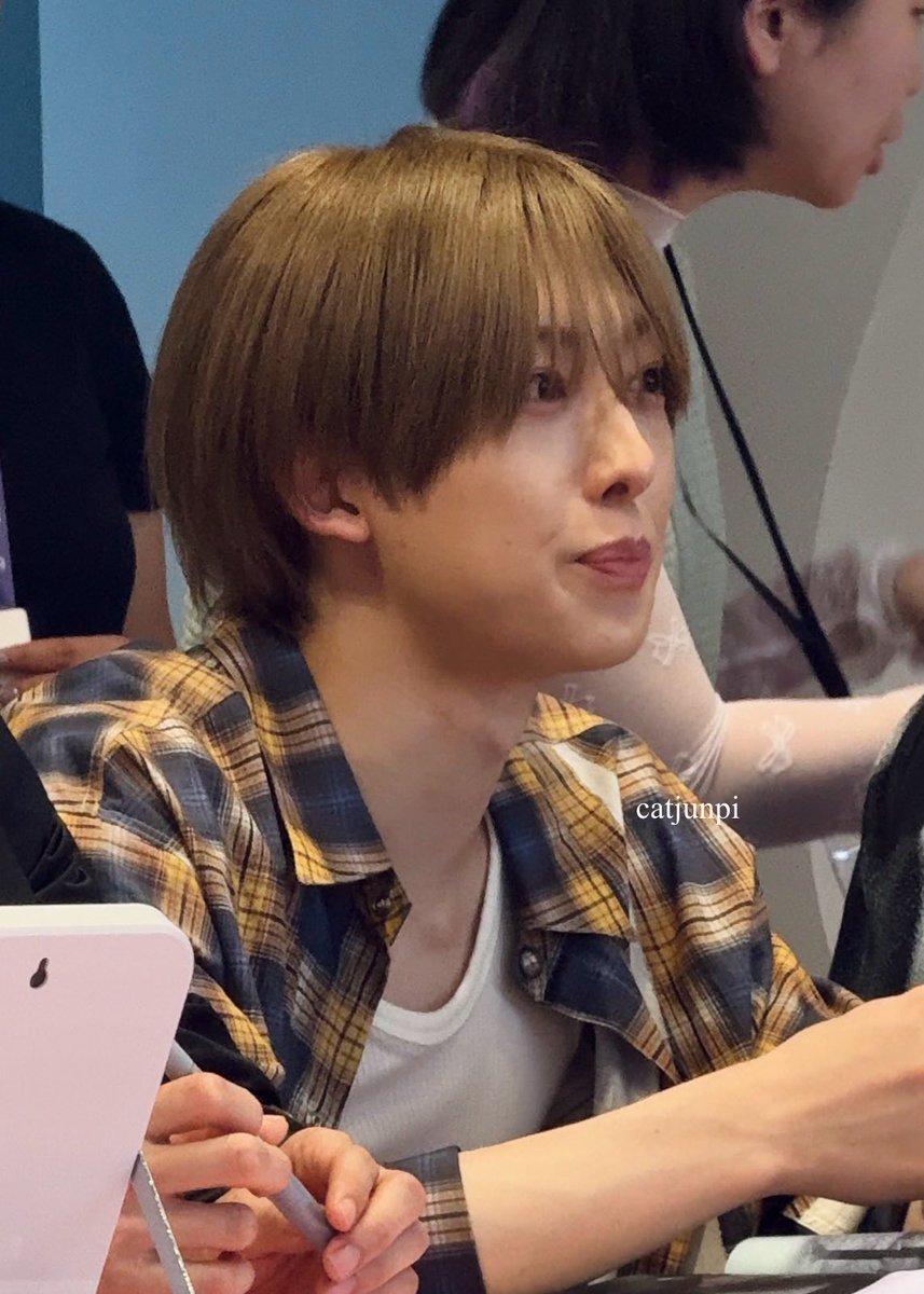 catjunpi's tweet photo. bunniest bunny to ever bunny :(

260815 #FUMA kpop nara fansign https://t.co/Os4vhR8AE8