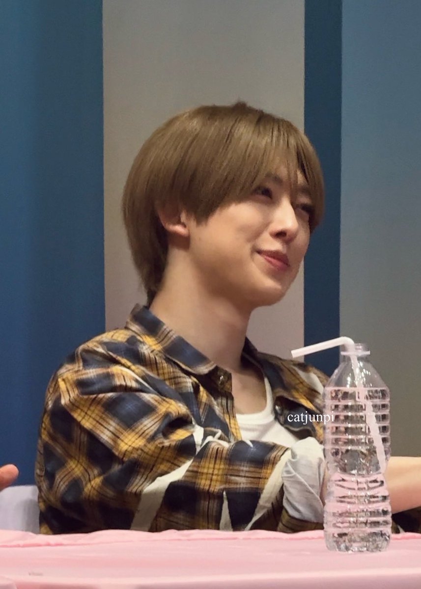 catjunpi's tweet photo. bunniest bunny to ever bunny :(

260815 #FUMA kpop nara fansign https://t.co/Os4vhR8AE8