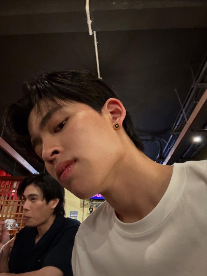 oreomilkyy_'s tweet photo. pondphuwin few tweet au 
as batak &amp; chindo relationship. https://t.co/9LmPOzEsR2