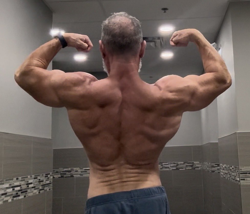 EddieLava69's tweet photo. It’s all about the V-taper🧐… https://t.co/foydZQUZ4X