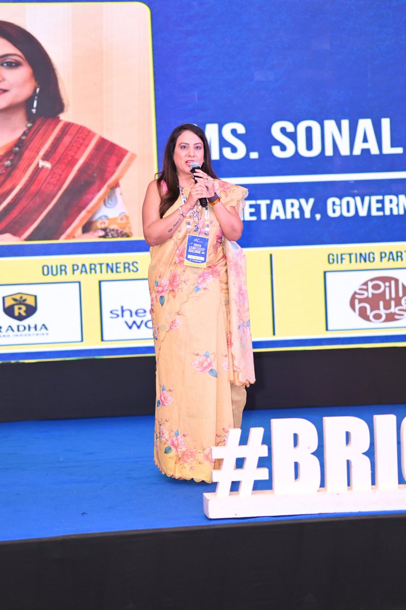sonalgoelias's tweet photo. Work with purpose.
Stay consistent.
Let your results Prove. 🎯
हर दिन motivation नहीं मिलेगा,
लेकिन discipline आपको हर दिन आगे बढ़ाएगा।👏🏻
छोटे कदम, लगातार प्रयास और अपने काम के प्रति ईमानदारी—
यही मिलकर बड़ी सफलता की नींव बनाते हैं। 🌱
#KeepGivingYourEfforts
#WorkMotivation #Consistency
#GrowthMindset
#ChallengeYourOwnLimits