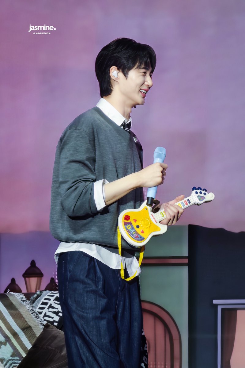 JasmineisAkua's tweet photo. 260816 🩵📚

🎸☺️😂

#TheSecretLibrary_in_Bangkok  #BYEONWOOSEOK_TOUR_in_BANGKOK
#ByeonWooseok https://t.co/OjDnQUwFMN