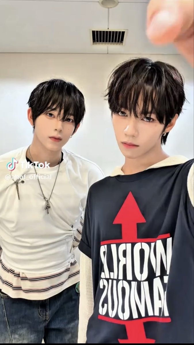 pawsxahof's tweet photo. “We’re back 😉” 
Oo na, huling huli nyo mga marurupok 🤣

#chihjay #JL #yence #AHOF #CHIHEN https://t.co/dyEMg2oSHt