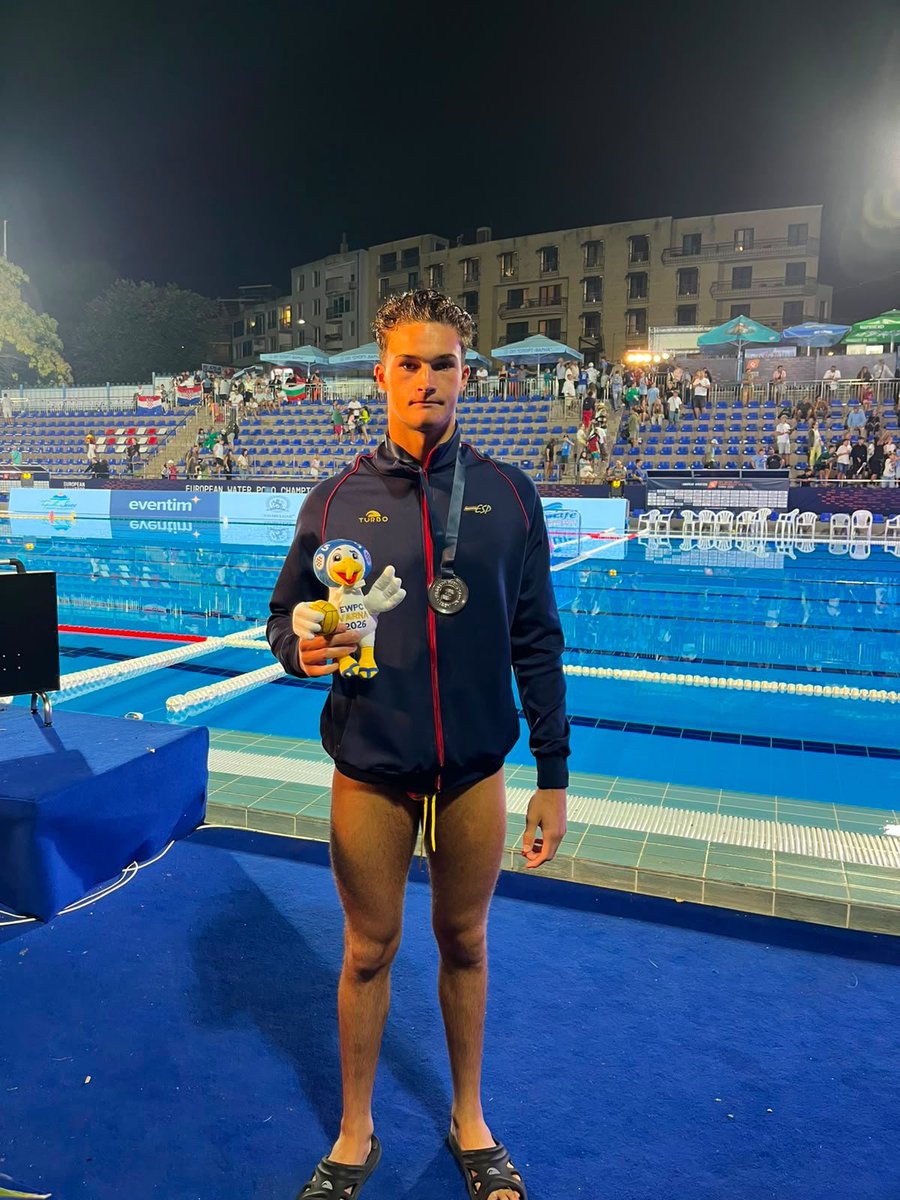 cnswaterpolo's tweet photo. SUBCAMPIÓ D'EUROPA JUNIOR 🥈
En TIAGO CARRIÓ s'hi ha proclamat, a Varna (Bulgària), després d'un magnífic torneig.
ENHORABONA a jugadors i staff i en especial al nostre ! ⚪️🔵
#somCNSabadell #adnclub #plapedreraCNS #sabadellarreu #wpinternacional https://t.co/W4QbrIxbBi