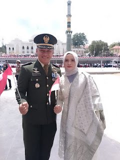DimSoppeng's tweet photo. Semangat kemerdekaan terasa khidmat di Lapangan Gasis Watansoppeng, Dandim 1423/Soppeng Letkol Inf. Eko Yulianto bersama Ketua Persit KCK Cabang LXI Dim 1423/Soppeng, Ibu Dias Eko Yulianto, menghadiri Upacara Peringatan HUT ke-81 Kemerdekaan Republik Indonesia, Senin (17/8/26). https://t.co/G40V3k2Z0l