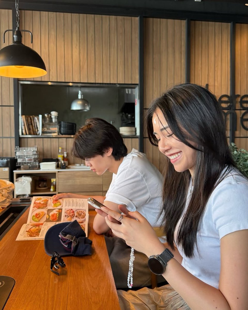 sarittajd0110's tweet photo. zo and nita eating together... joke where are you? https://t.co/vq6ZvNfiX5