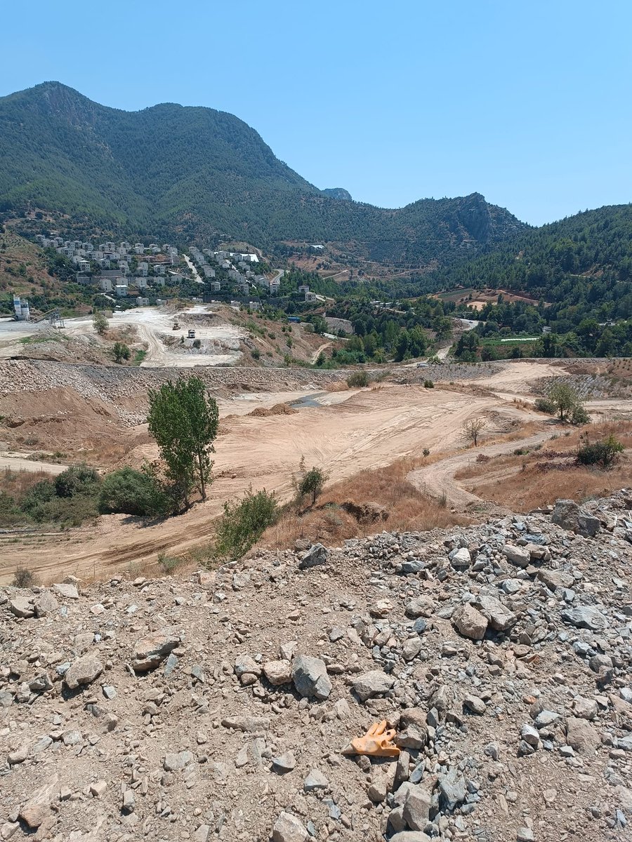 mersincsb's tweet photo. İl Müdürümüz Sayın Hasan Alan Mersin Anamur Alaköprü Barajı Yeniden Yerleşim Faaliyetleri 5.Etap işi kapsamında 15.08.2026 günü sahada incelemeler yapmış, ilgililerden yapılan işler hakkında gerekli bilgileri almıştır. https://t.co/cvrF0jy3ye