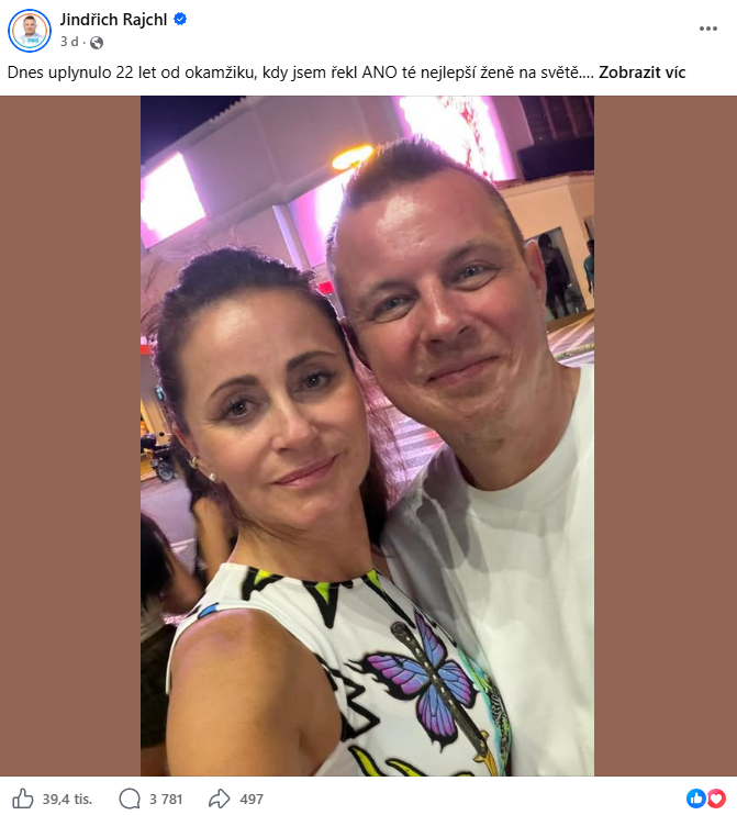 Posledniskaut's tweet photo. DJ Martin Garrix (15 milionů sledujících) s Madonnou, 25 000 lajků.
Jindřich Rajchl (248 tisíc sledujících) s manželkou, 39 000 lajků. https://t.co/qptK6h5hNw