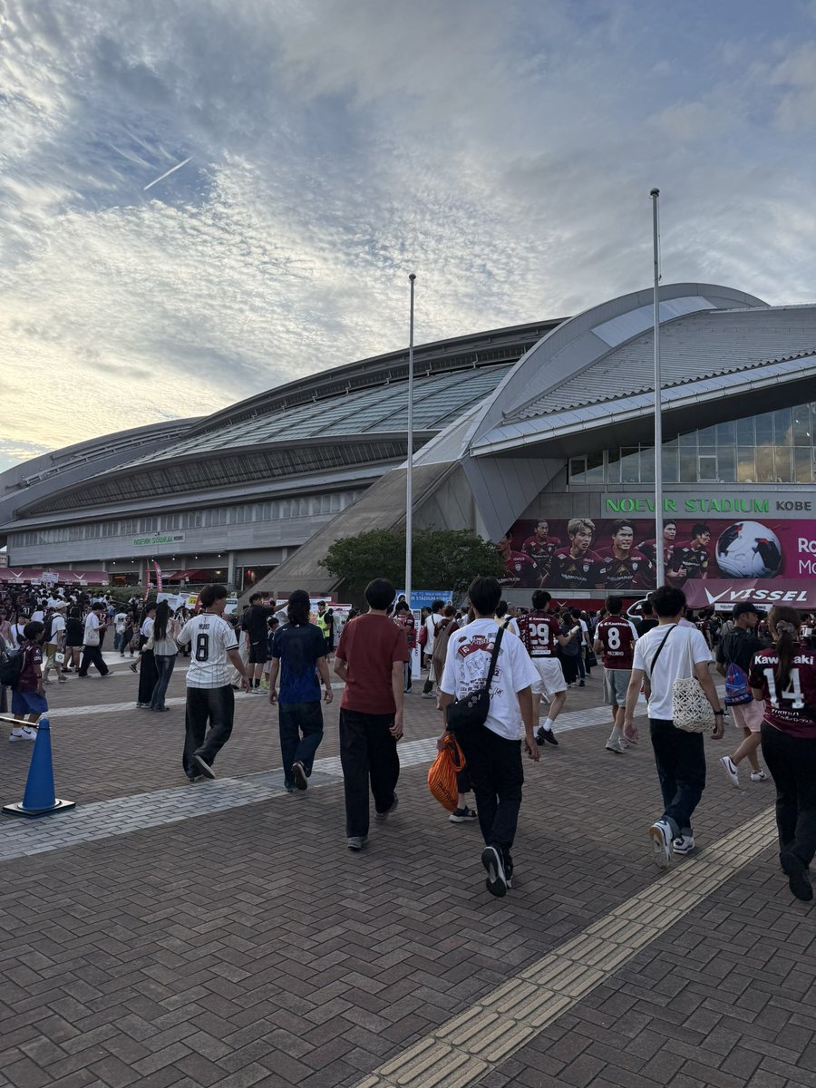 AraiElf's tweet photo. 15日の話

朝からいつものカフェでまったり後、サッカーへ⚽️

17時30分に現地集合やったけど、高速、バイパスもちろん、大渋滞😱

まぁ、楽しかったので、オールオッケー👍 https://t.co/VegKW1MAnW