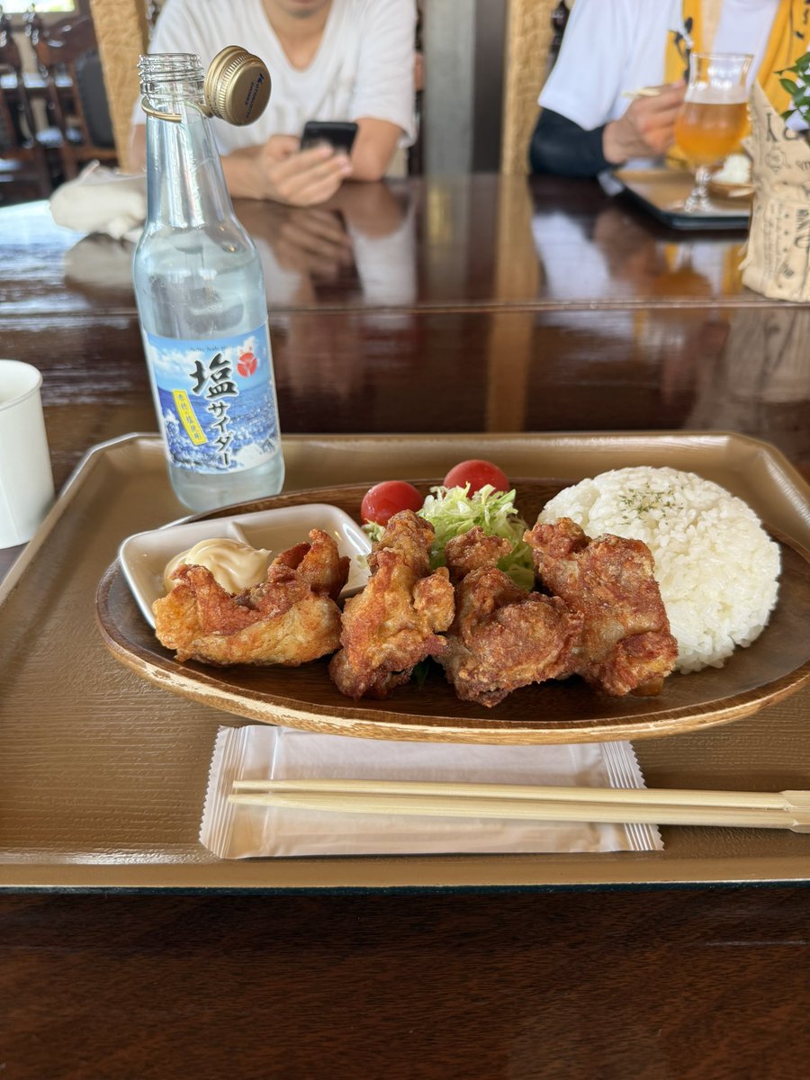 AraiElf's tweet photo. 15日の話

朝からいつものカフェでまったり後、サッカーへ⚽️

17時30分に現地集合やったけど、高速、バイパスもちろん、大渋滞😱

まぁ、楽しかったので、オールオッケー👍 https://t.co/VegKW1MAnW