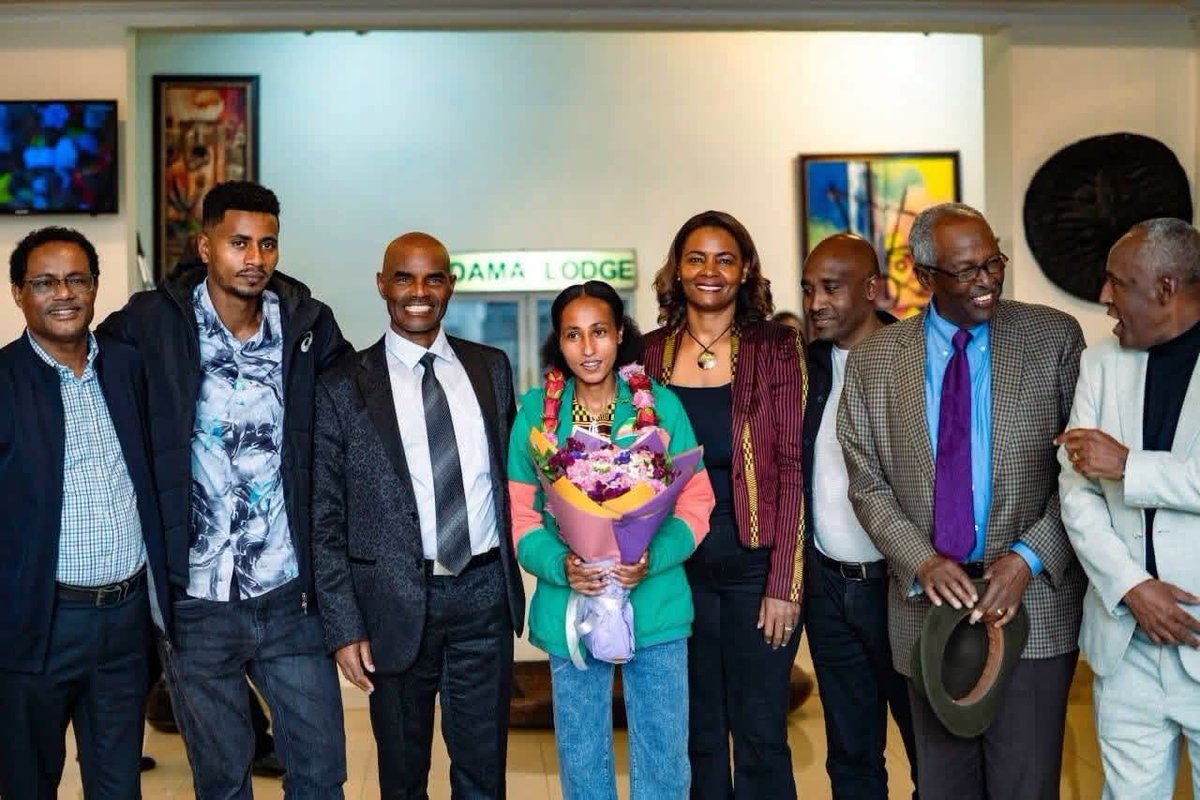 GazettePlusET's tweet photo. #Sidama celebrates Gold Medalist Almaz Yohannes
Sidamas in #AddisAbaba honored young athlete Almaz Yohannes with a traditional “Dae Bushu” ceremony after her gold medal win in the 3,000m steeplechase at the World Athletics U20 Championships. .#Ethiopia #AlmazYohannes #Athletics https://t.co/IRR1qlwoJ6