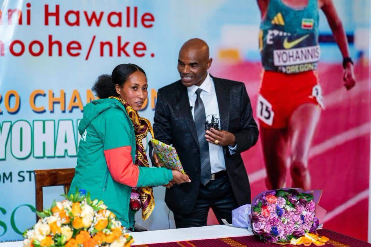 GazettePlusET's tweet photo. #Sidama celebrates Gold Medalist Almaz Yohannes
Sidamas in #AddisAbaba honored young athlete Almaz Yohannes with a traditional “Dae Bushu” ceremony after her gold medal win in the 3,000m steeplechase at the World Athletics U20 Championships. .#Ethiopia #AlmazYohannes #Athletics https://t.co/IRR1qlwoJ6