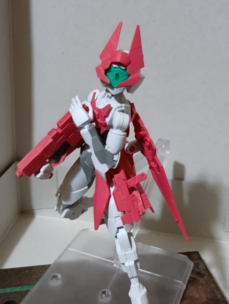 412wbl's tweet photo. ヒップホルスターを作ろうとしてたのに、なぜかプルバップライフルが出来上がる不思議。P-90っぽいけど、マガジンが下にあるので、きっと違う銃。
#30MM https://t.co/to4dEkPfUj