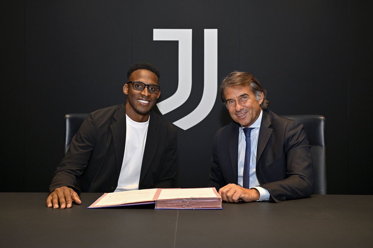 JuveCoaches's tweet photo. اليوم الأول لـ"جون لوكومي" كـ يوفنتيني 🤩🇨🇴 https://t.co/c5xRukCmOZ