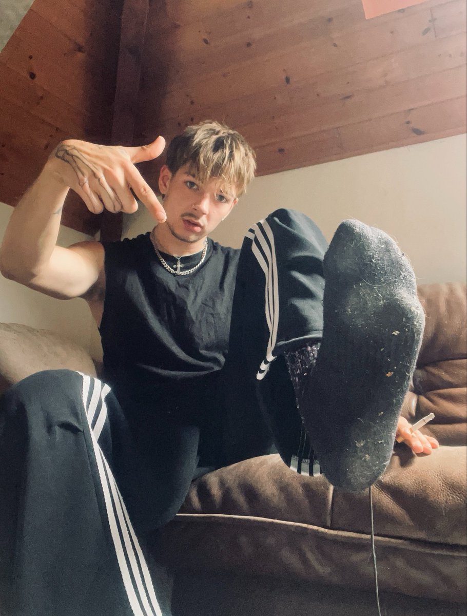 CashMasterAce_'s tweet photo. Bow down and kiss my feet, now bitch😈

#Findomnl #findomdrain #alpha #findomfeet #sweatysocks #footslave 
#paypiggynl #findompiggy #finsub https://t.co/Aut593Ii5P