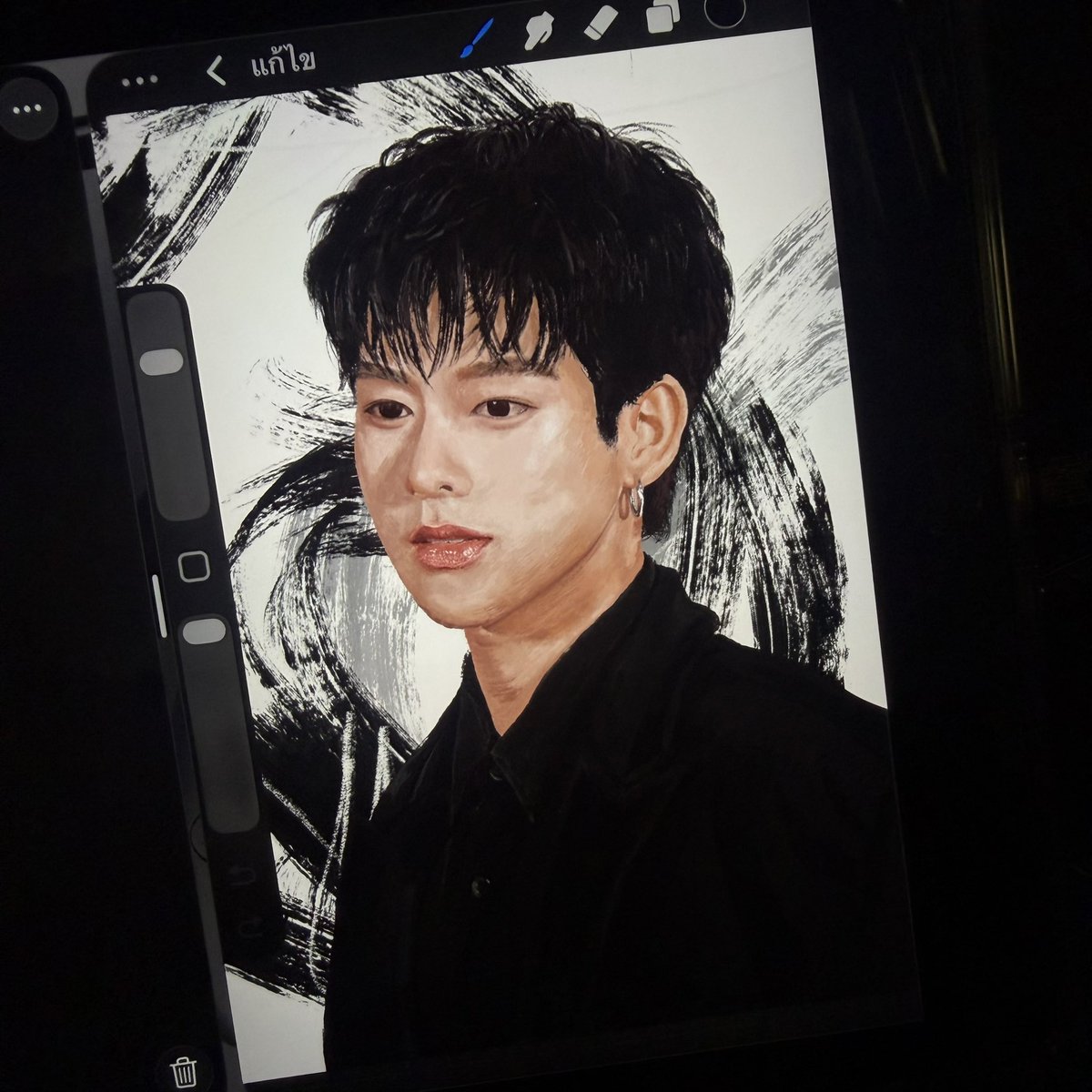 favl0riz's tweet photo. ได้วาดรูปให้ลูกอ้วมของช้านและ ૮₍ ˃ ⤙ ˂ ₎ა กิตเก่งมากๆ ขอให้มีคนรักและค้นพบตัวละครฟิสิกส์และกิตมากขึ้นอีกเยอะๆ อยากเห็นกิตออนสเตจไปนานๆ เวลาอยู่บนเวทีกิตโคตรshine เก่งมากๆเลย ขอบคุณที่ตั้งใจทำให้ทุกอย่างออกมาดีแบบนี้ ทำได้ดีมากๆเลยนะ ขอให้กิตส่องสว่างและถูกค้นพบมากกว่านี้เป็นล้านๆเท่า ขอให้เติบโตในวงการนี้ขึ้นเรื่อยๆ จะคอยดูและซัพพอร์ตอยู่ตรงนี้เสมอเลย

(ได้วาดรูปให้ทั้งพี่ภพทั้งกิตแล้ว พิภูมิใจ แฮปปี้มากๆ อย่างที่บอกว่าตั้งใจวาดมากๆเลย มันอาจจะไม่ได้เหมือน ไม่ได้สวยมาก แต่จั้นตั้งใจวาดมากๆจริงๆ หวังว่าจะชอบกันนา ถ้าสองรูปนี้ทำให้พี่ภพกับกิตยิ้มได้สักนิดนึงช้านจะดีใจมากๆเลยแหละ จะยิ้มชอบหรือยิ้มขำก็ได้ถ้ารูปมานแอบแปลก แหะ( ᵕ⸝⸝• ᴗ •))

#krmjtc