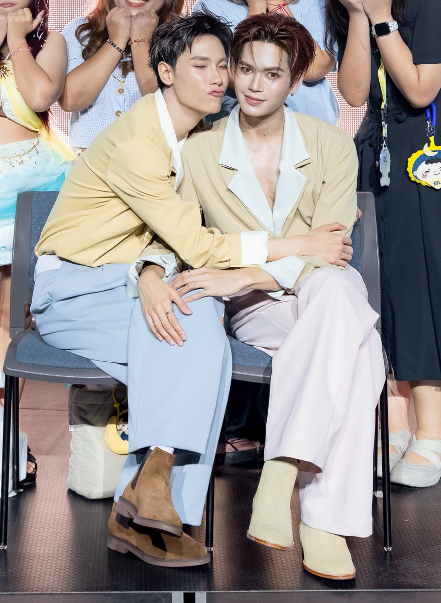 metichibi's tweet photo. ชั้นรักโพซิชั่นนี่มาก ㅠ ㅠ การวางมือเอยใด บ่าวสาวจริงๆเลยวะ ♡♡♡ https://t.co/dsFb4Jfutz