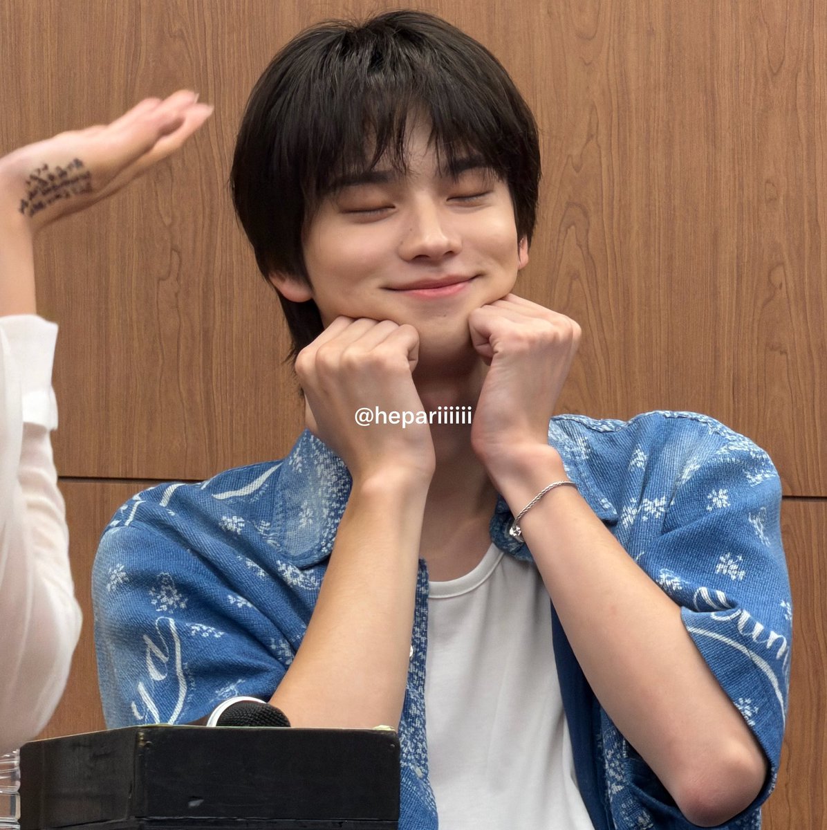 withtwsshin's tweet photo. 오늘 유님 어제랑 너무 다른 모습으로 귀여워 🥹🩵!! https://t.co/5qM6Lwy5FE